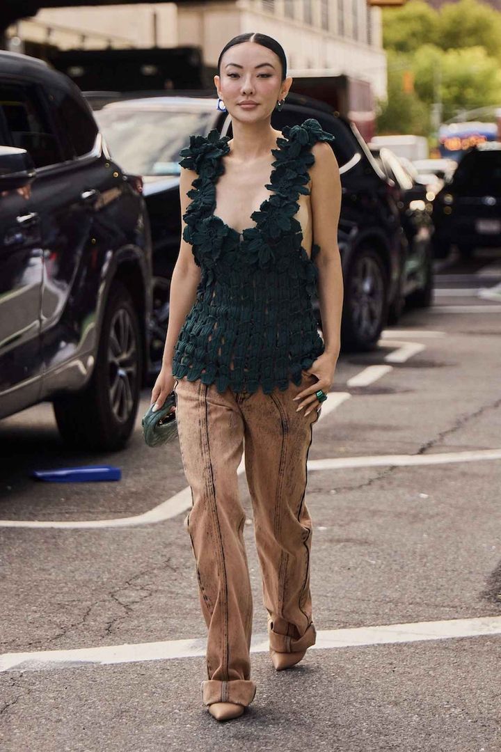 画像: 深みのある配色が夏の街中で異彩を放つ