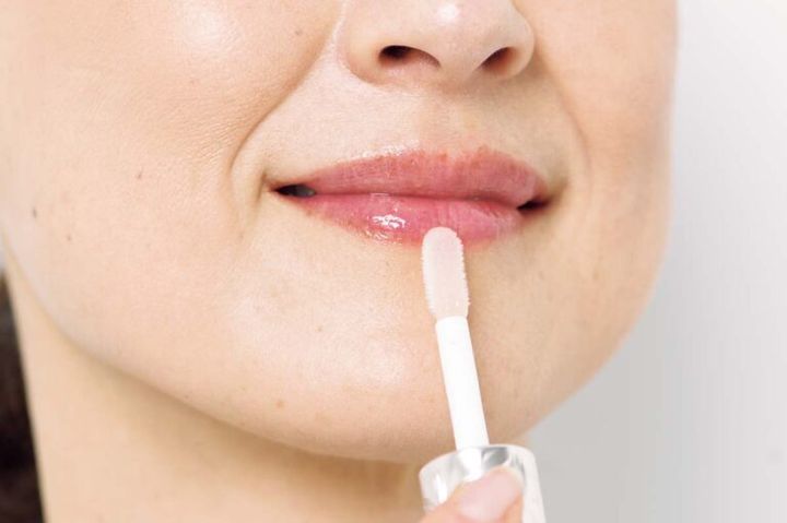 Step【1】保湿美容液をメイク前に仕込みしっかり浸透させる