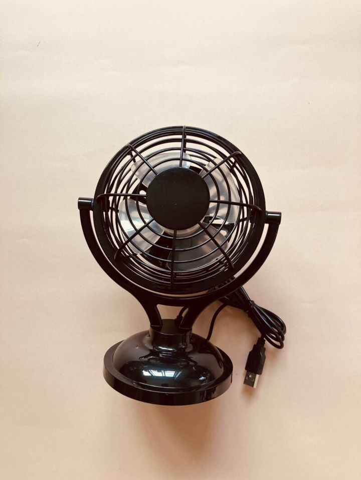 USBでまわる卓上扇風機