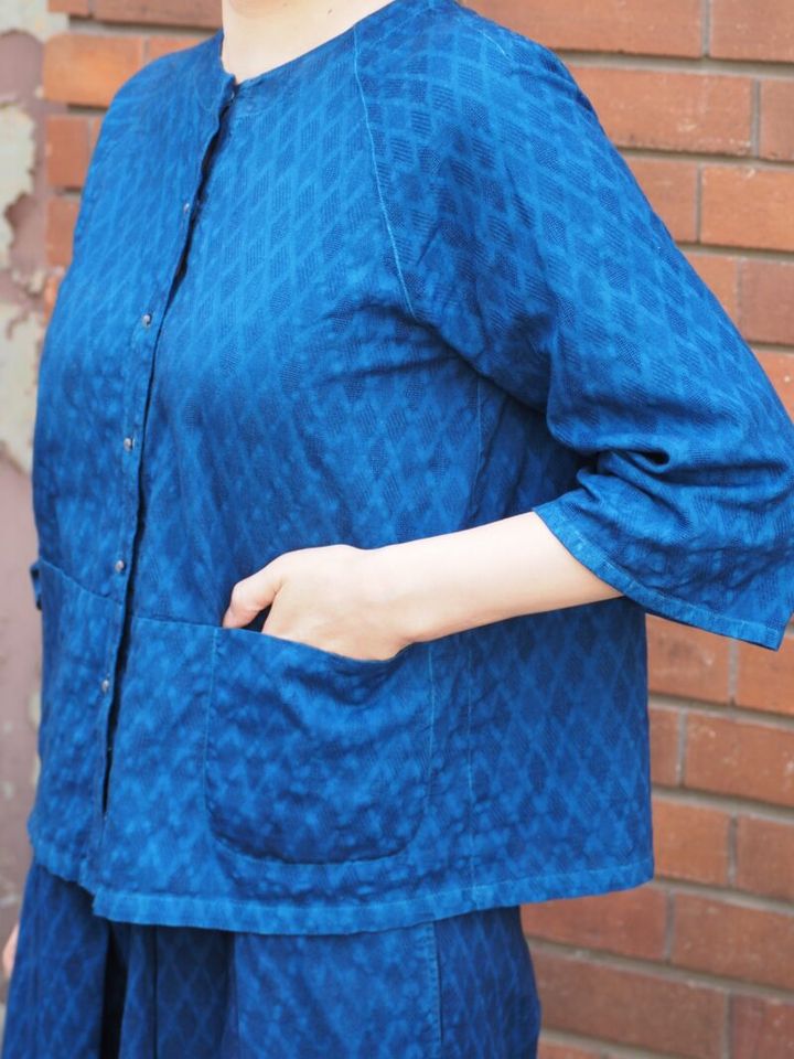 藍染のブラウス