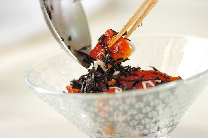 パプリカ・ヒジキ・ジャコのワサビ風味サラダの作り方2