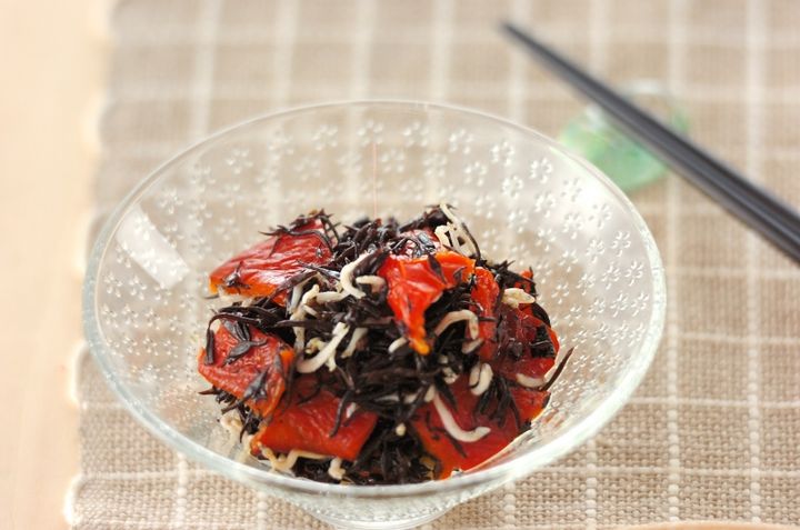 パプリカ・ヒジキ・ジャコのワサビ風味サラダ