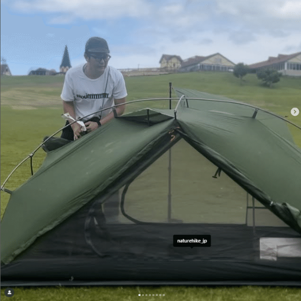 「まるで車の網戸!?」セリアの110円蚊よけネットが車中泊やキャンプで大活躍！