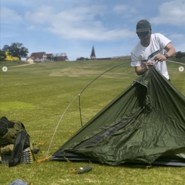 「まるで車の網戸!?」セリアの110円蚊よけネットが車中泊やキャンプで大活躍！