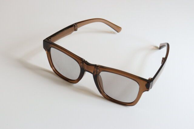 折りたたみ偏光サングラス（カラー） デザイン