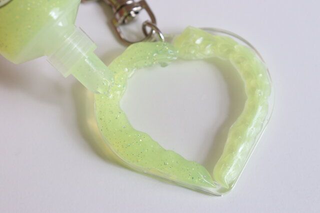 ダイソーの可愛いホイップクリームのり パールイエロー 30g