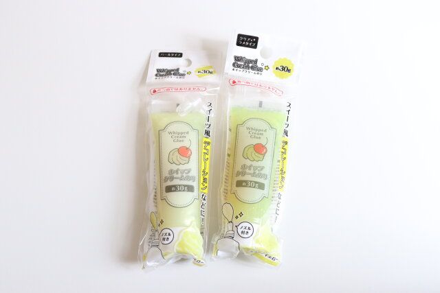 ダイソーのホイップクリームのり パールイエロー 30gとホイップクリームのり クリアイエロー 30gのパッケージ