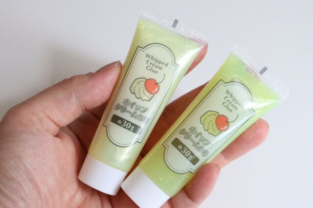 ダイソーのバズってるホイップクリームのり パールイエロー 30gとホイップクリームのり クリアイエロー 30g