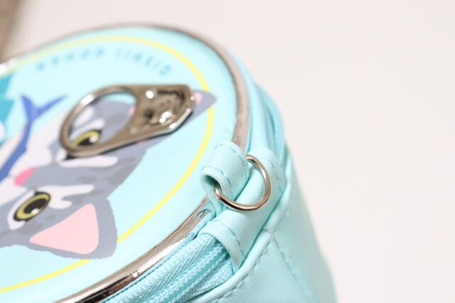 ダイソーのDカン付き丸ポーチ（猫）