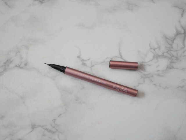 ILM「0.01mm超極細 ウルトラ シン リキッドアイライナー」LE01 シャープブラック