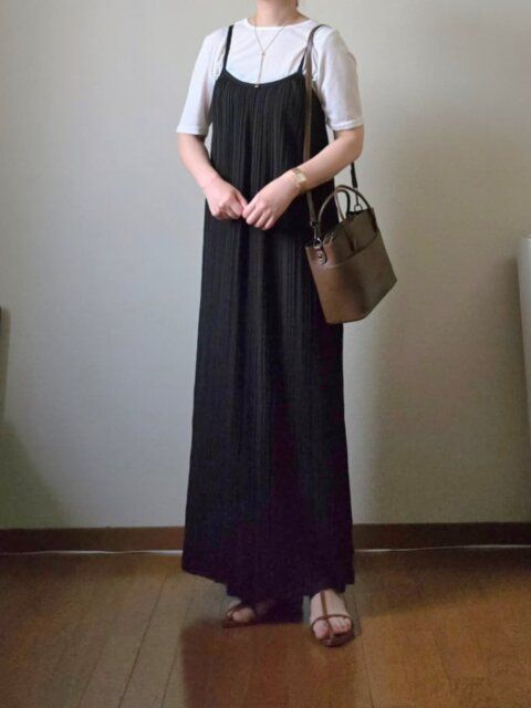 黒キャミワンピースコーデ2