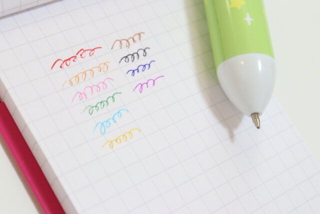 10色ボールペンエイリアン 使用例