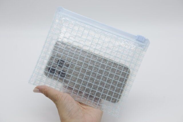 ダイソーのおすすめエアクッションスライダーバッグ（チェック）