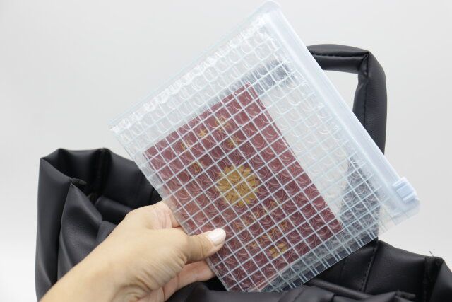 ダイソーのお役立ちエアクッションスライダーバッグ（チェック）