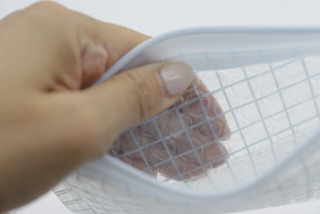 ダイソーの優秀なエアクッションスライダーバッグ（チェック）