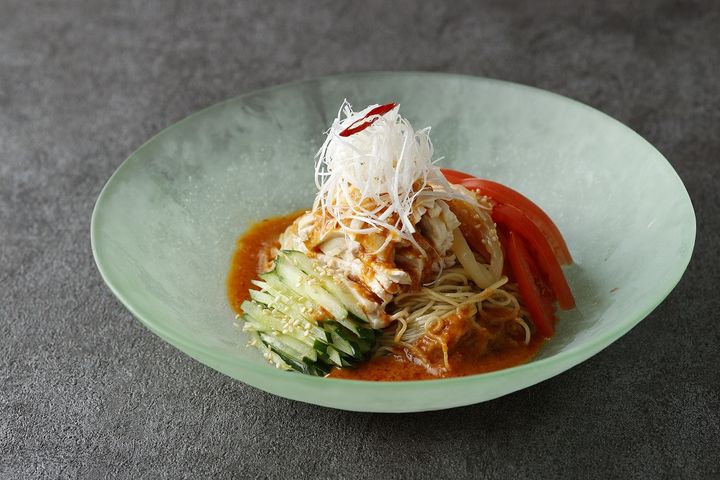 棒棒鶏冷麺 胡麻と落花生の特製ソース（イメージ）