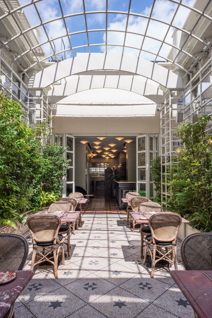 グッチの世界観を反映した開放的なテラスも、この時期ならではの楽しみ