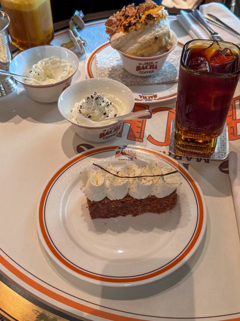 最新版・パリのカフェ案内！それぞれのカフェの楽しみ方もご紹介【夢見るパリ】