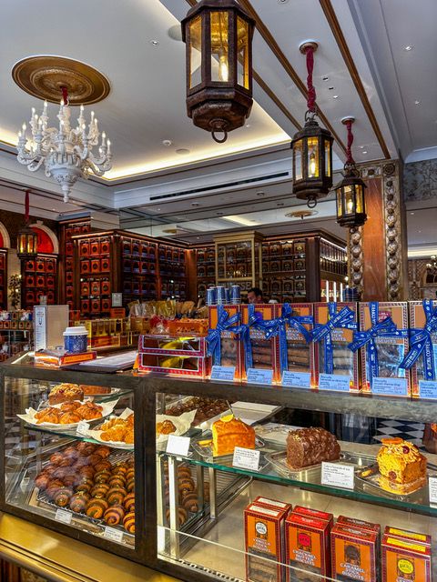 最新版・パリのカフェ案内！それぞれのカフェの楽しみ方もご紹介【夢見るパリ】