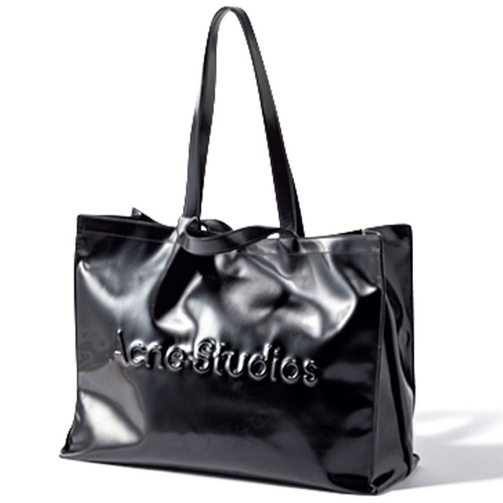 Acne Studiosの黒バッグ