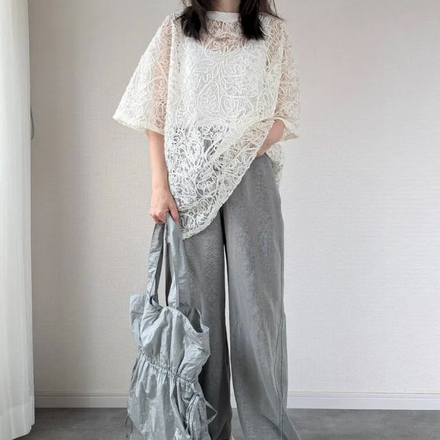 TT*コードレースルーズTを着たコーデ