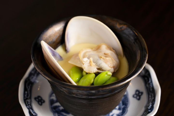 1品目「ハマグリとそら豆の冷製茶碗蒸し」。