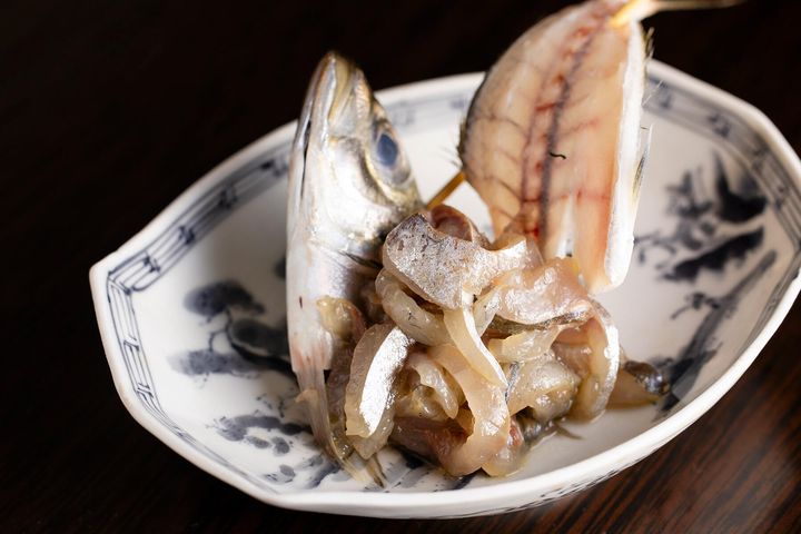 10品目「アジのたたき バイマックルー風味」