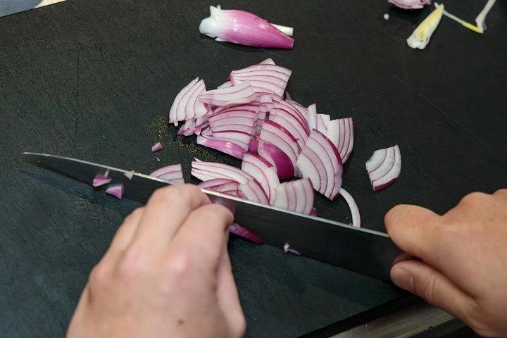 玉ねぎを切る