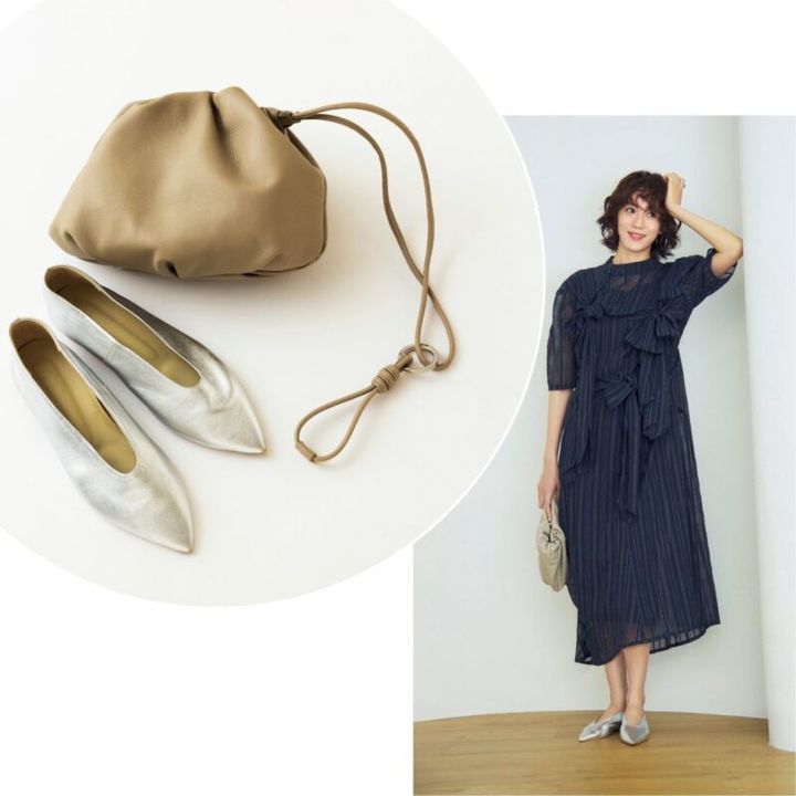 ワンピース5万8300円（ホウガ） バッグ3万3000円、キーリング77 00円（ともにラシット／ラシット 西銀座店） シューズ2万900円（サロン アダム エ ロペ） ピアス4万2900円、リング3万5200円（ともにマリハ）