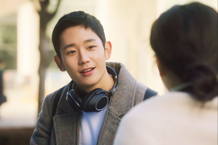 2014年に俳優デビュー。2018年『よくおごってくれる綺麗なお姉さん』で初主演を飾り「国民の年下彼氏」と称され、年下男子ブームの火付け役に。