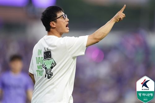 イ・ジョンヒョ監督