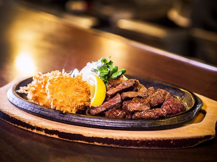 新丸子『キッチンTiKi』の「ダイスカットステーキ＆カニクリームコロッケ」