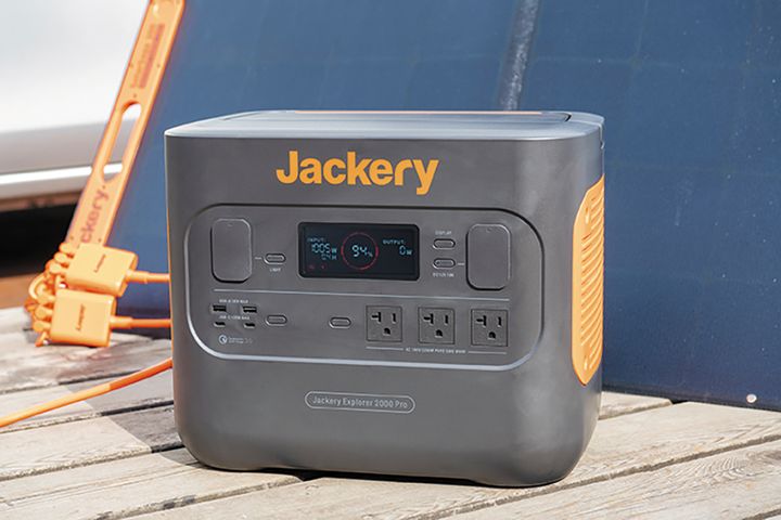 「え、リュックに入るの⁉」衝撃の軽さ＆最速充電のポータブル電源が凄すぎた