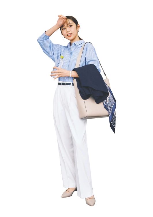 接触冷感シャツ×白パンの涼感通勤コーデ