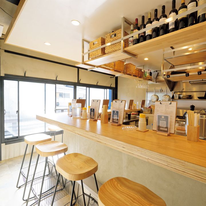 グルメ阿井 店内