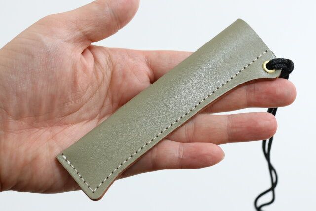 ペンホルダーストラップレザー調 素材感