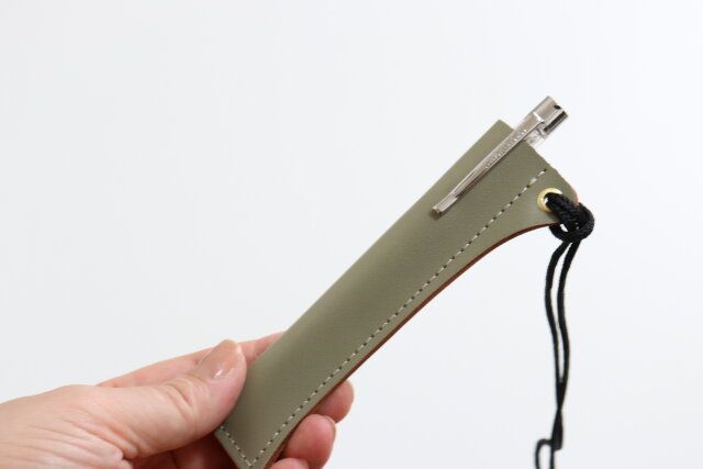 ペンホルダーストラップレザー調 使用方法