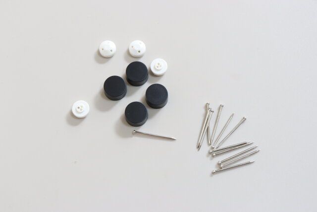 セリアのコスパ抜群なネジ替わりピン 4P