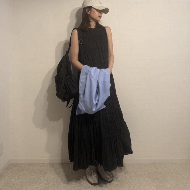 OKコーデ：甘めワンピをカジュアル小物で中和