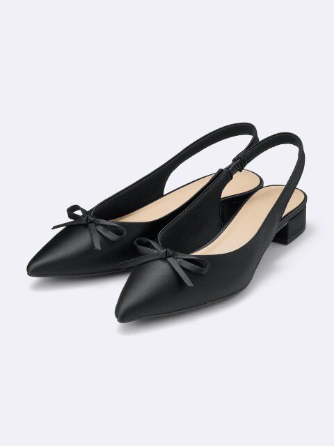 GUのリボンバックベルトパンプス