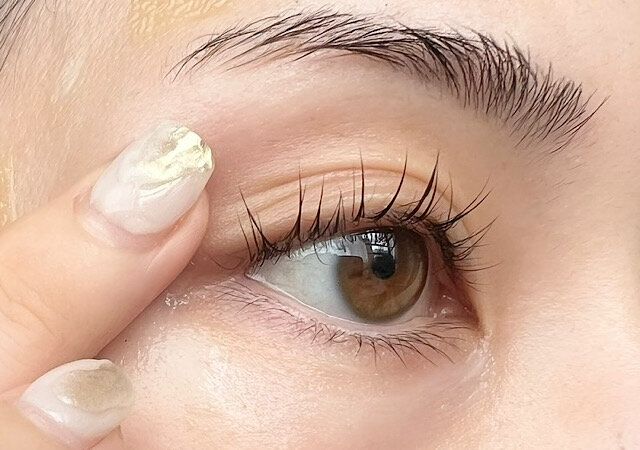 朝のスキンケアにまぶたのケアを投入する