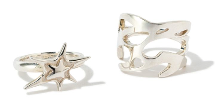 ポスト・マローンをはじめ、海外アーティストへの作品提供も行う日本人グラフィックデザイナーとコラボ。エッジの利いた辛口デザインで着こなしのスパイスに。