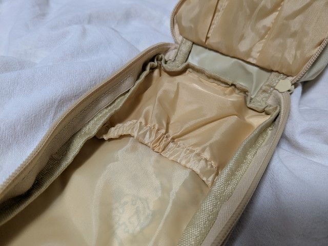 スヌーピースタンドポーチ開いたところ