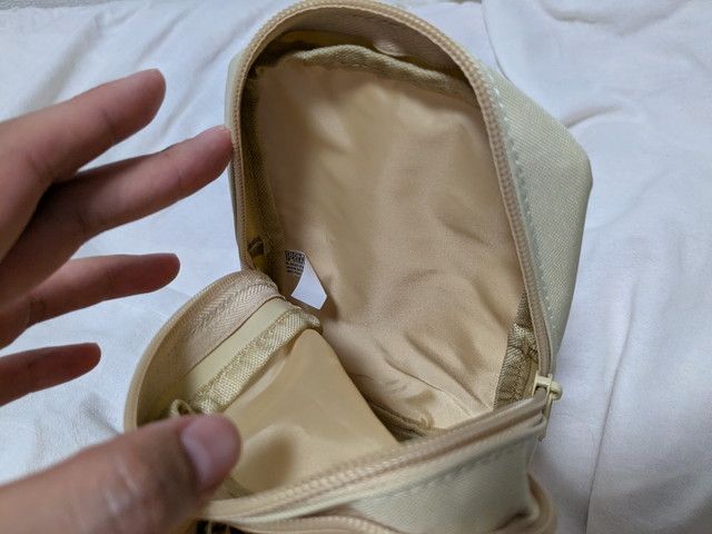 スヌーピースタンドポーチ中