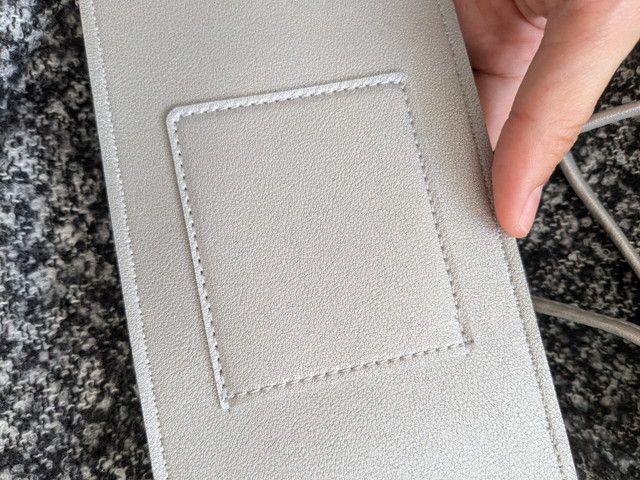 GAPのスマホショルダー＆ポーチ