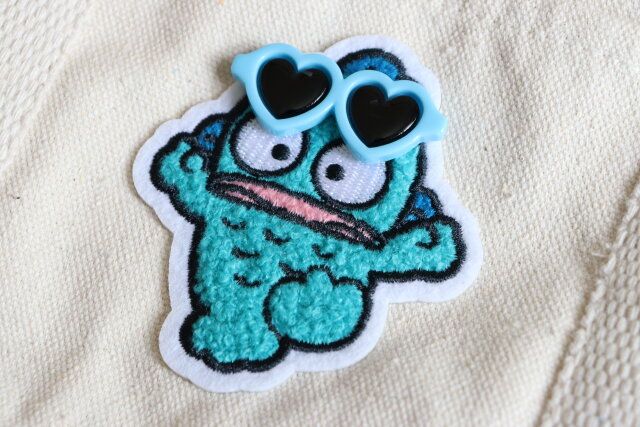 ダイソーの刺繡に合うサングラスパーツ（ハート）