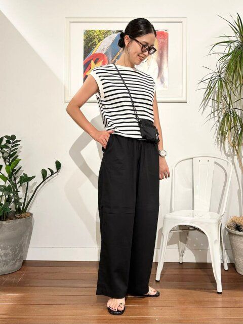 2025夏大人レディースモノトーンボーダートップスコーデ