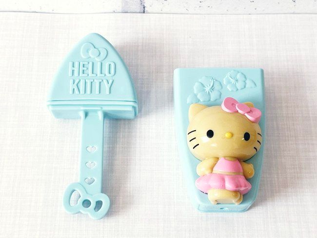 2025年7月ハッピーセット｜ハローキティ サーフボード型アイスメーカー