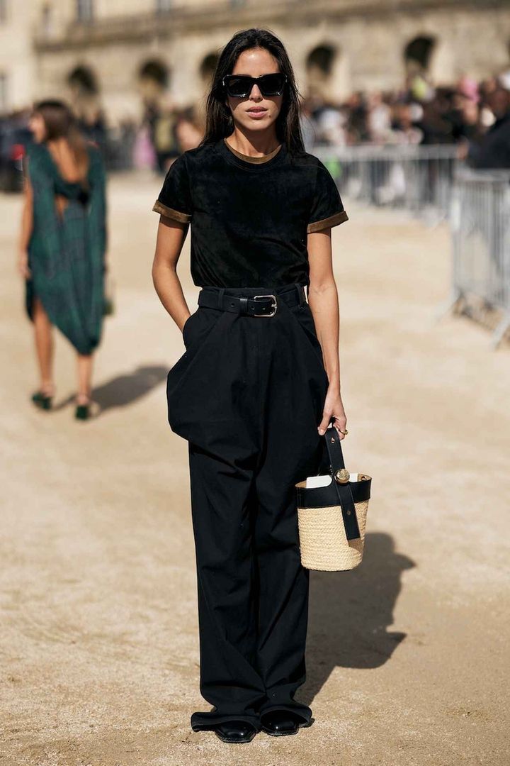 画像: 軽やかなかごバッグがあれば黒がエフォートレスに仕上がる