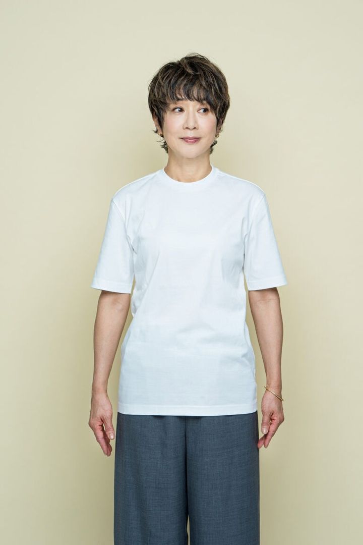 レギュラーサイズショートスリーブTシャツ ￥19,800／ニュイノワール